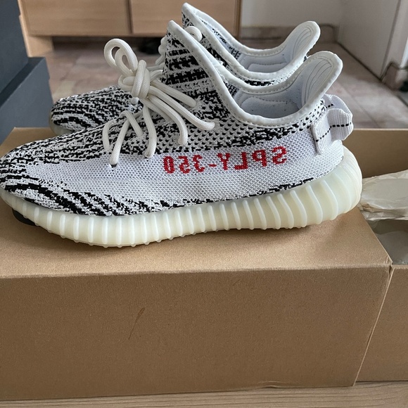 Yeezy Adidas Boost 350 V2 US 6 1/2 Zebra Sneakers - Picture 1 of 17